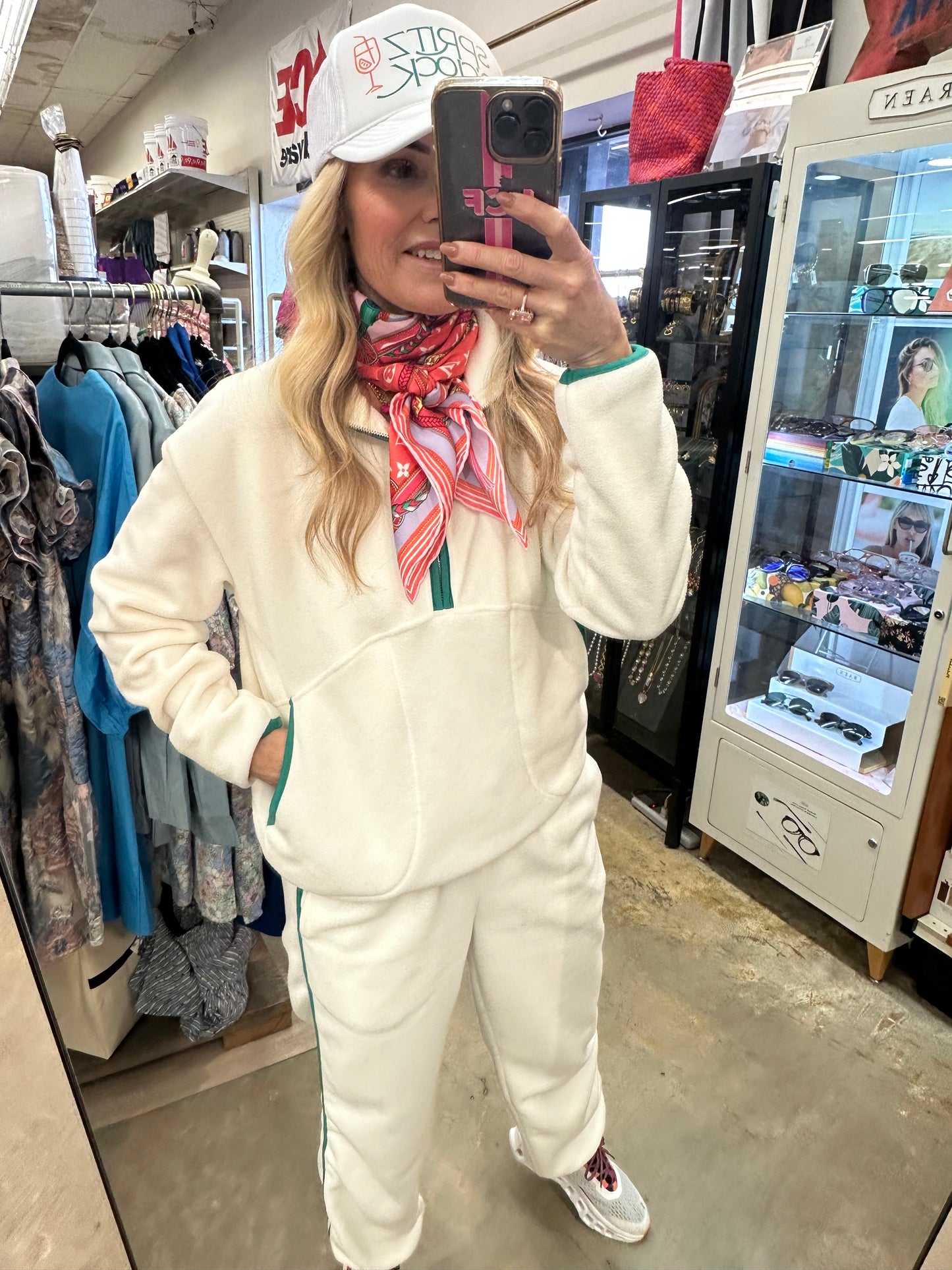 WOMEN'S FAUX SHERPA JOGGER WITH POCKETS IN CREAM/JADE