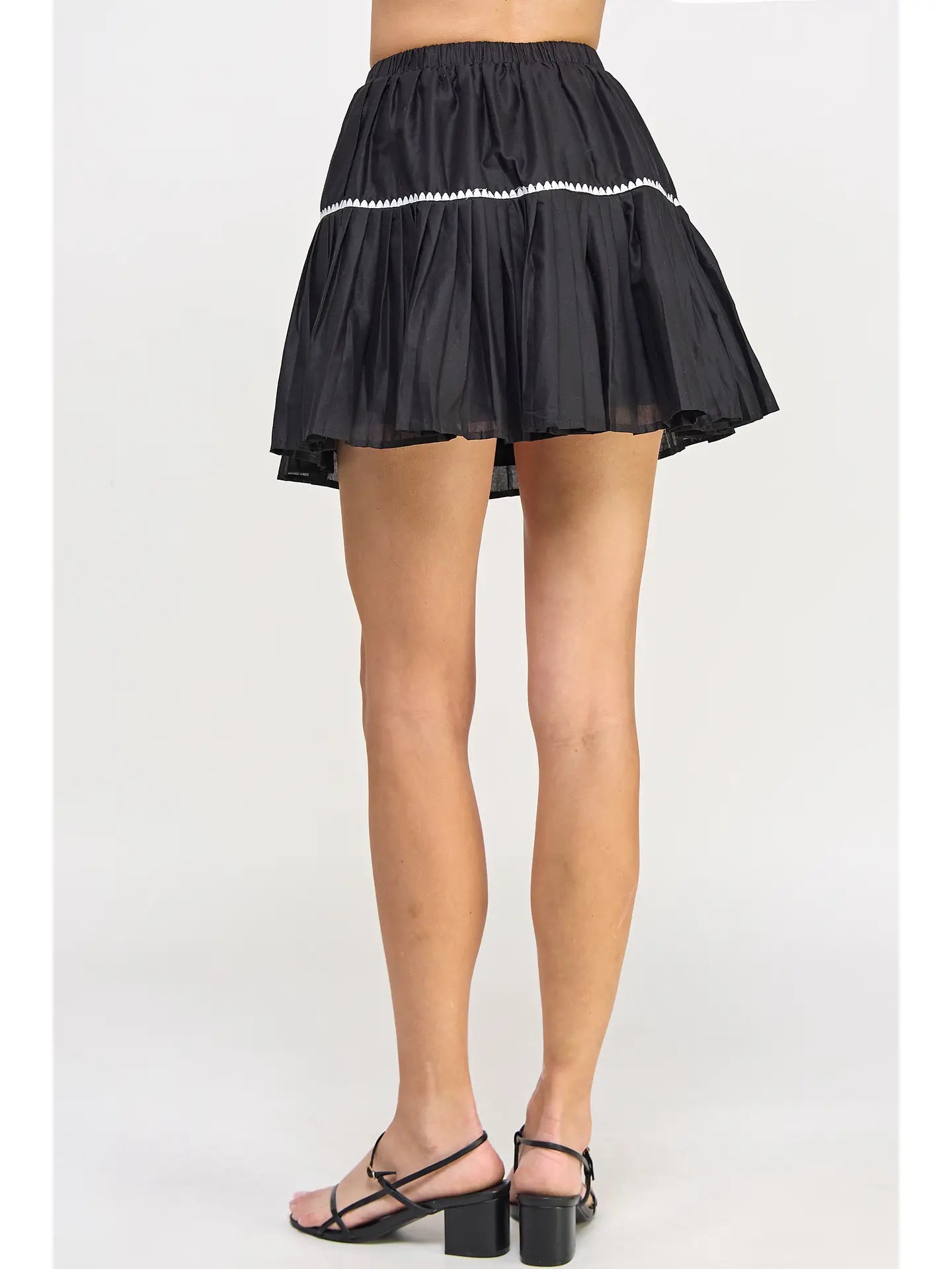 Contrast Embroidered Pleated Mini Skirt